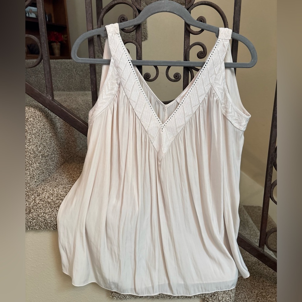 Ramy Brook Nola Vneck Blouse M Boho Sleeveless Flowy Embroidered EUC Msrp $145